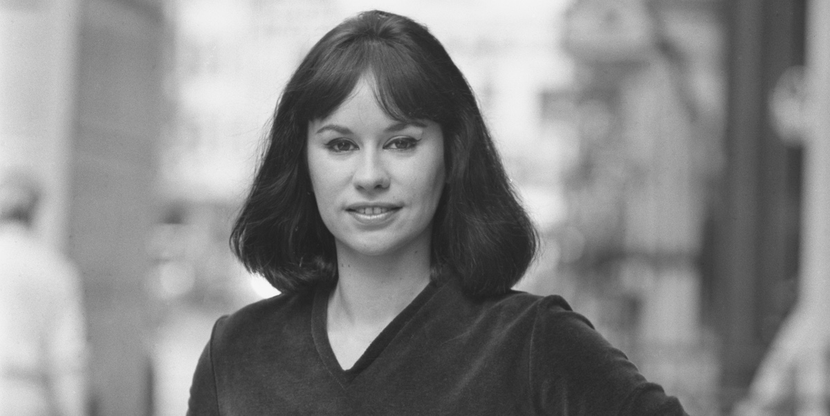 Brazilian singer Astrud Gilberto, best known for the song The Girl from Ipanema, has died at the age of 83.
