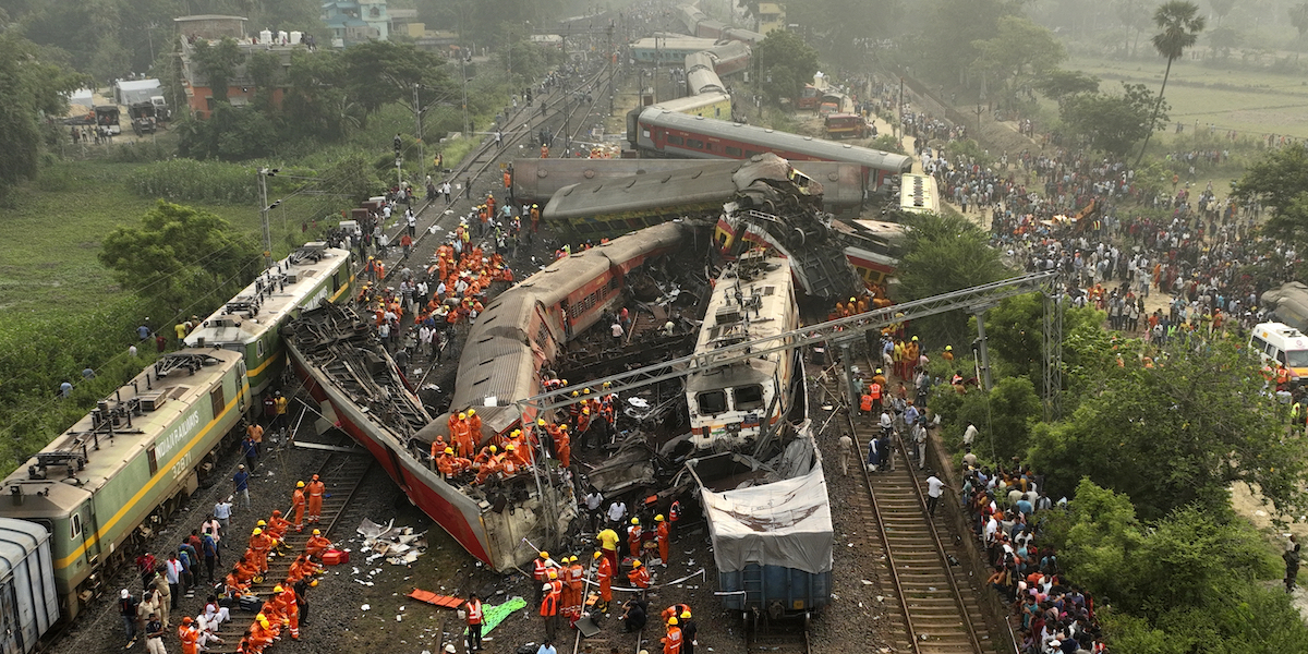 Il luogo dell'incidente ferroviario in India del 2 giugno (AP Photo/Arabinda Mahapatra)
