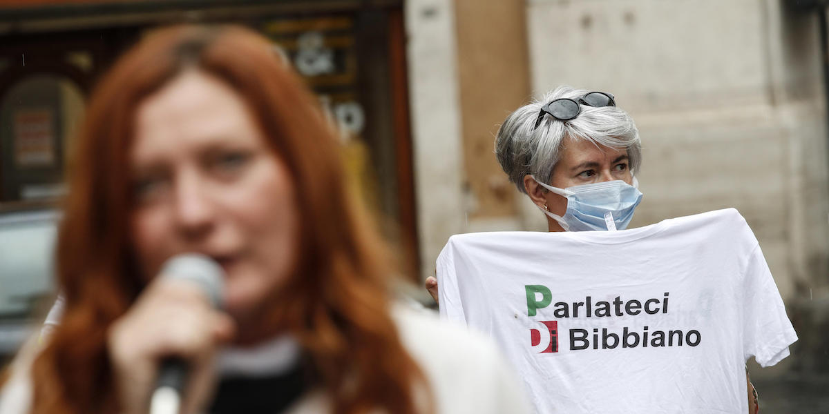 Una manifestazione dei partiti di destra dopo gli arresti avvenuti a Bibbiano nel 2019 (Ansa)