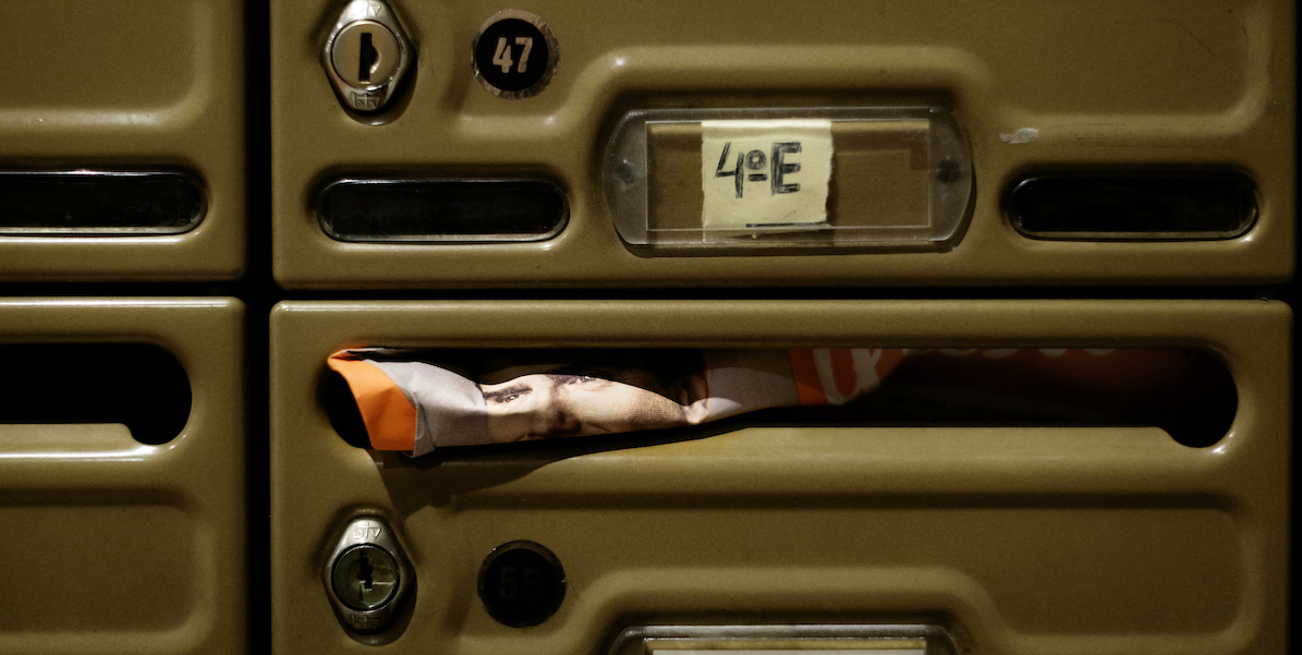 Il volantino di Ciudadanos in una cassetta della posta (AP Photo/Daniel Ochoa de Olza)