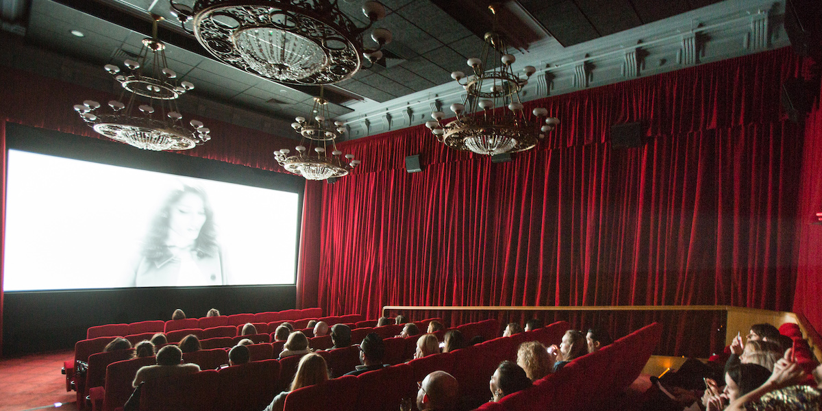 Un cinema di Mosca prima della guerra. (Team Boyko/Getty Images for PRADA)