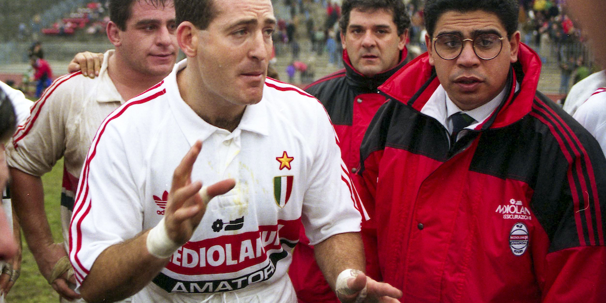 David Campese e Mark Ella, giocatore e allenatore australiani del Mediolanum Rugby nel 1991 (AP Photo/Luca Bruno, File)