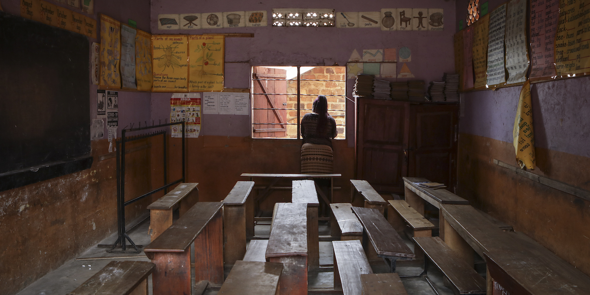 L'aula di una scuola in Uganda (AP Photo/Hajarah Nalwadda, File)