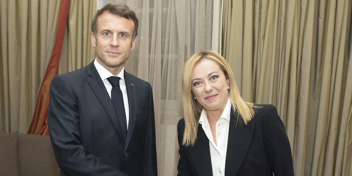 Meloni e Macron durante un incontro informale a ottobre del 2022 (Filippo Attili/Palazzo Chigi/LaPresse)