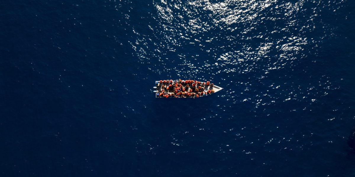Una nave soccorsa 
dall'ong Open Arms nel Mediterraneo il 17 giugno (AP Photo/Joan Mateu Parra)