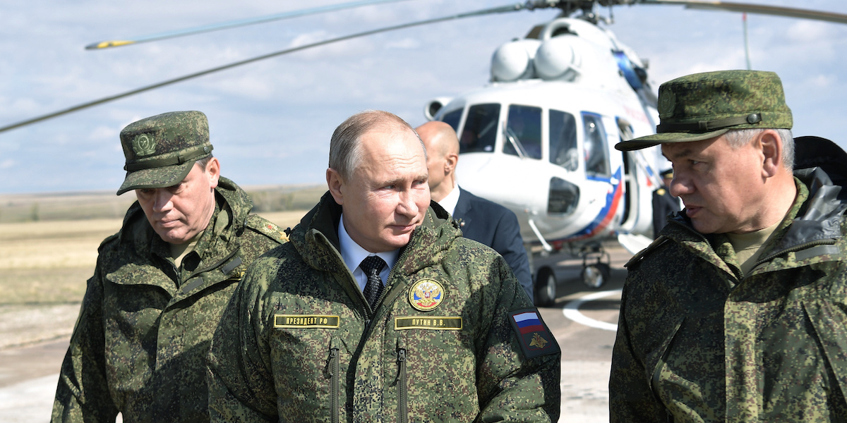 Valery Gerasimov, Vladimir Putin e Sergei Shoigu nel 2019 (Alexei Nikolsky, Sputnik, Kremlin Pool Photo via AP)