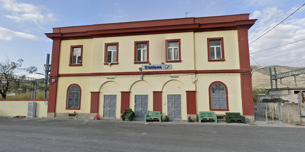 La stazione ferroviaria di Codola, in provincia di Salerno (Google Maps)