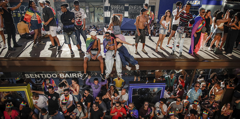 Un momento della Parada do Orgulho LGBT+ di San Paolo, Brasile. Domenica 11 giugno 2023 (AP Photo/Tuane Fernandes)