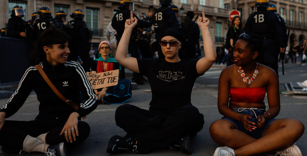 Manifestazione a Parigi, 30 giugno 2023 (Ameer Alhalbi/Getty Images)