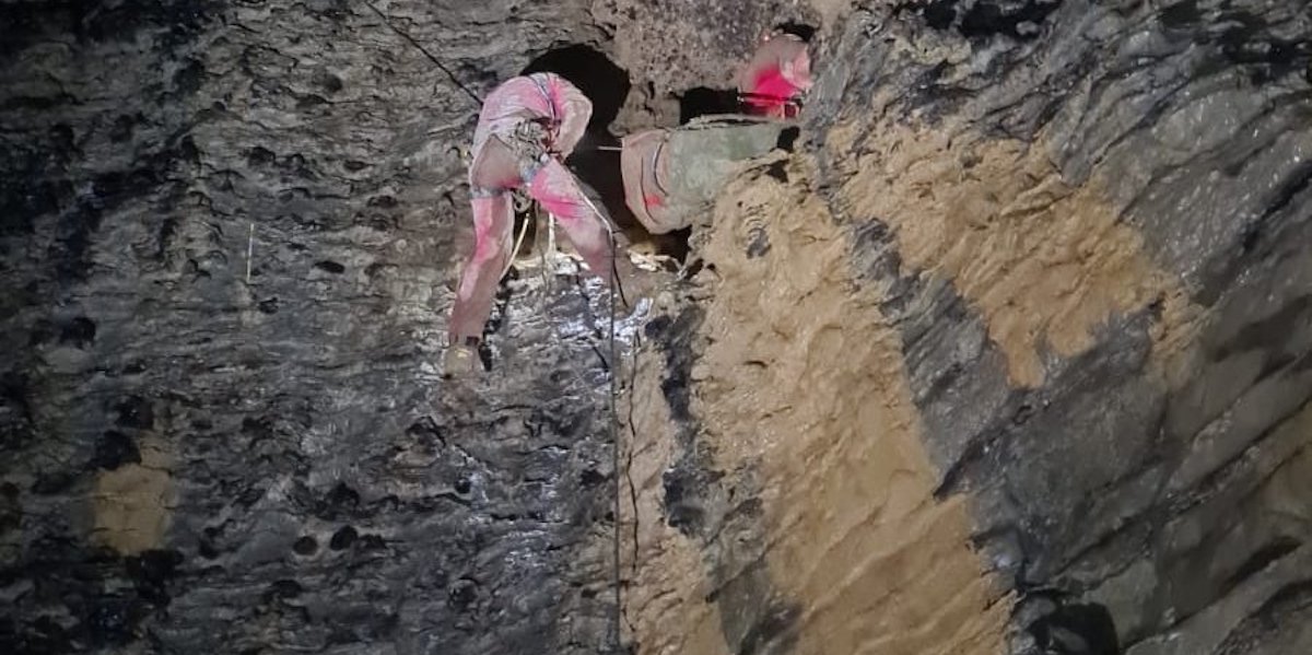 È stata salvata la speleologa che da domenica era bloccata in una grotta a 150 metri di profondità vicino al lago d'Iseo