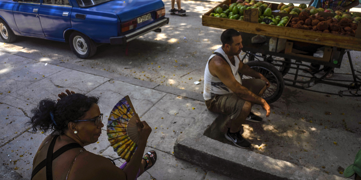 All'ombra all'Avana, Cuba, il 5 luglio 2023 (AP Photo/Ramon Espinosa, LaPresse)