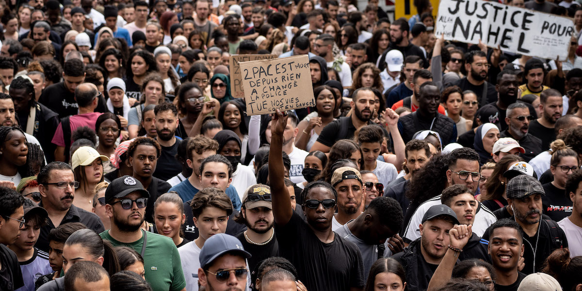 Manifestazione a Nanterre dopo l'uccisione da parte della polizia di Nahel M., 29 giugno 2023 (Abdulmonam Eassa/Getty Images)