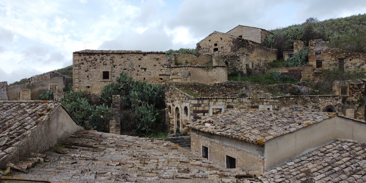 La frazione disabitata della Cunziria, a Vizzini, in provincia di Catania (il Post)