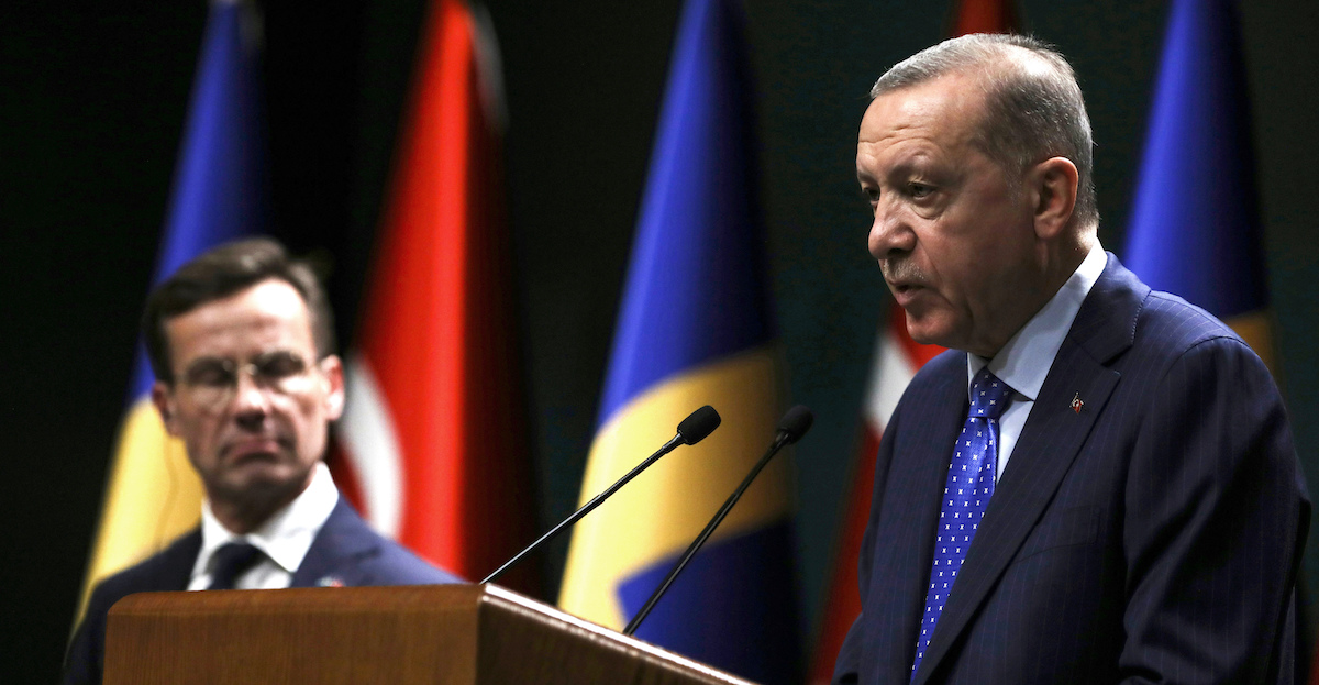 Il presidente turco Erdogan e il primo ministro svedese Ulf Kristersson (AP Photo/Burhan Ozbilici, File)