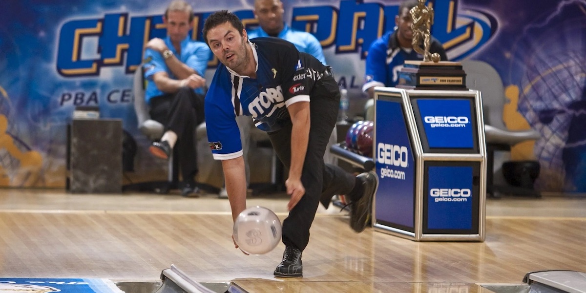 Jason Belmonte nel 2010 (Skip Bolen/Getty Images for PBA)