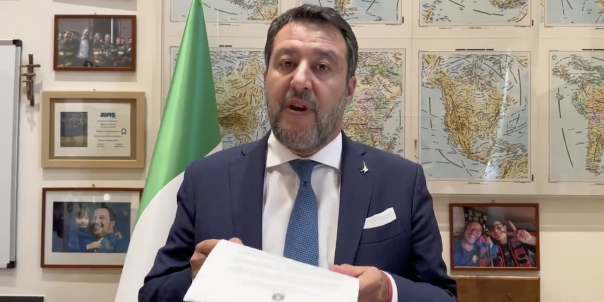 Salvini nel video in cui ha annunciato l'ordinanza