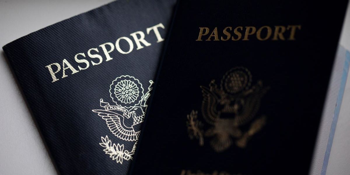 Un passaporto statunitense (AP Photo/Jenny Kane)