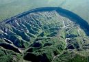 L'enorme cratere formato dallo scongelamento del permafrost in Siberia