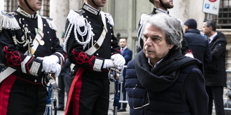 L'ex ministro Renato è indagato per falso e finanziamento