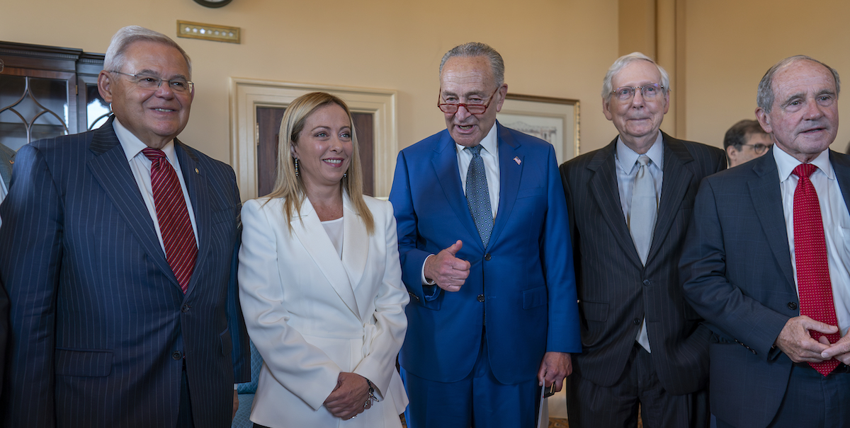 Giorgia Meloni con i leader della maggioranza e della minoranza del Senato degli Stati Uniti (AP Photo/J. Scott Applewhite)