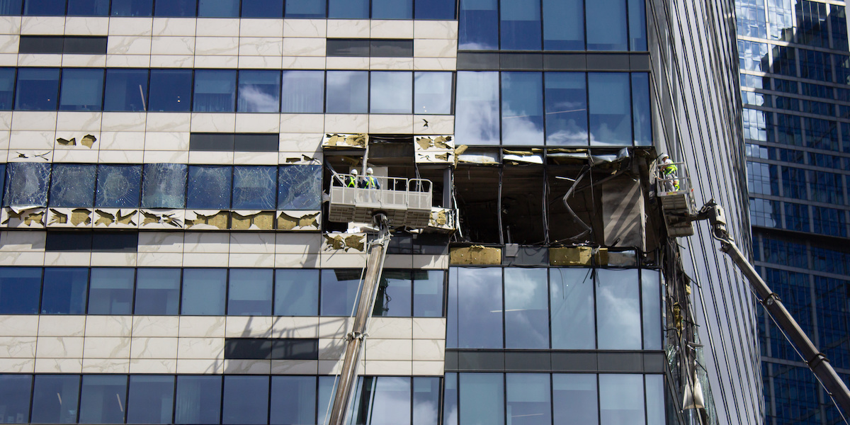 Un edificio colpito da un drone a Mosca, in Russia (Vlad Karkov/SOPA Images via ZUMA Press Wire via ANSA) 