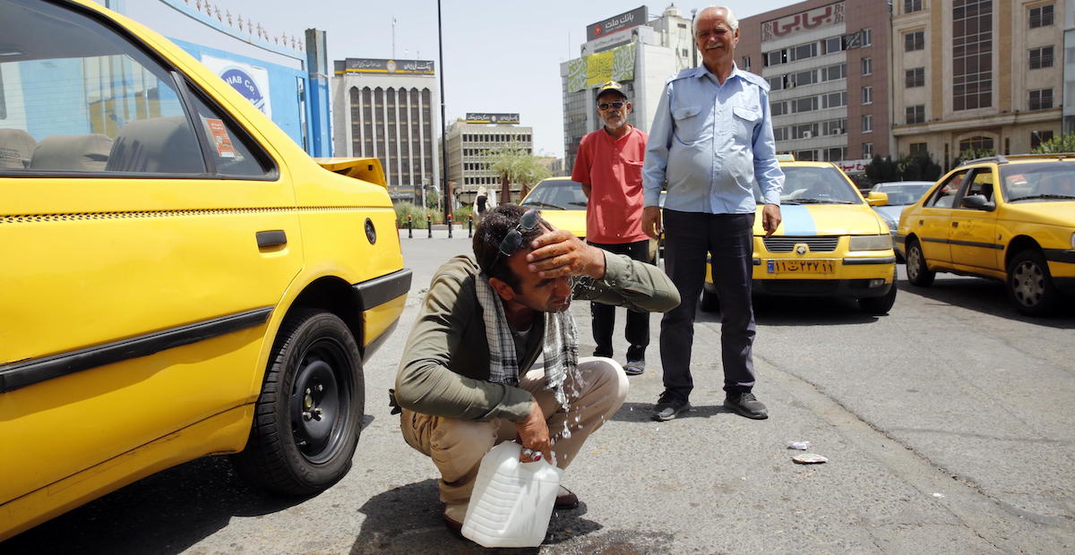 L’Iran ha ordinato la chiusura di molte attività per due giorni a causa del grande caldo