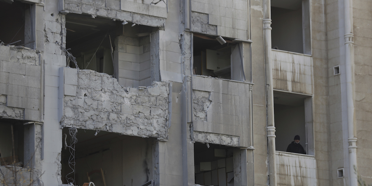 Un edificio di Damasco danneggiato dopo un attacco missilistico nel febbraio del 2023