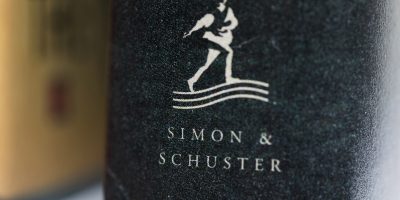 La grande casa editrice statunitense Simon & Schuster sarà venduta al fondo d'investimento KKR