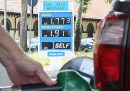 I cartelli con il prezzo medio del carburante non stanno funzionando