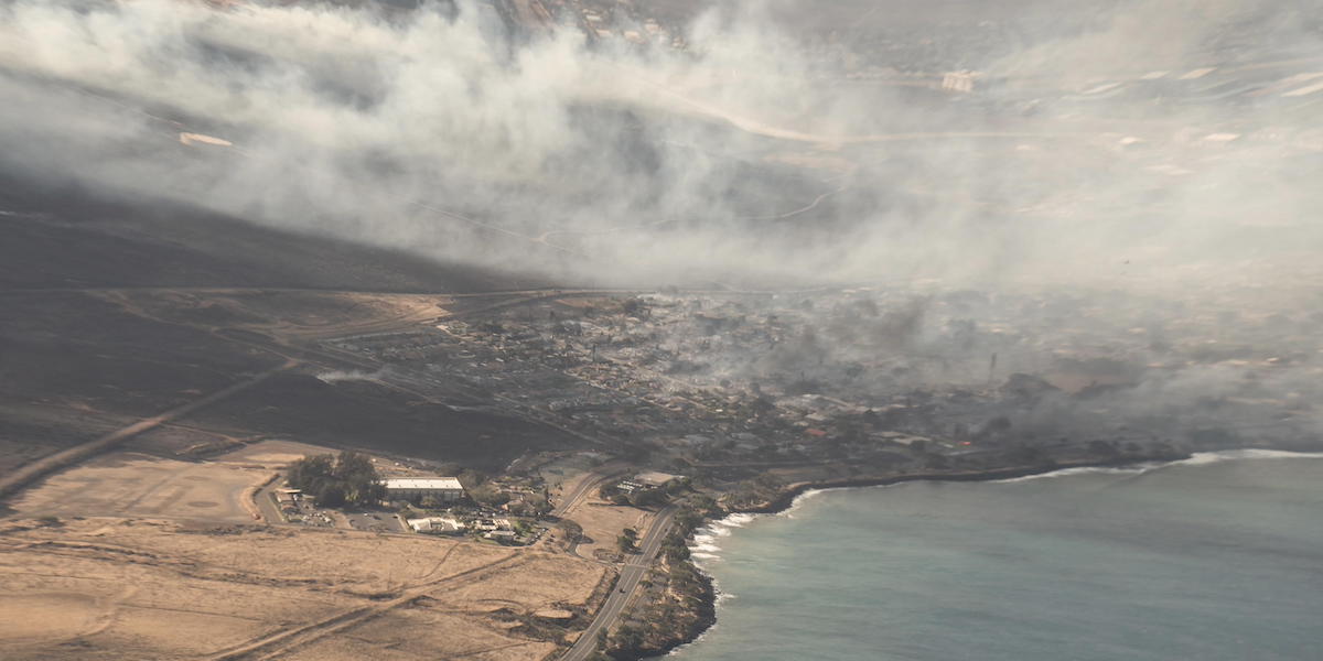 La città di Lahaina, sull'isola di Maui, distrutta dagli incendi boschivi, il 9 agosto 2023 (EPA/CARTER BARTO, ANSA)