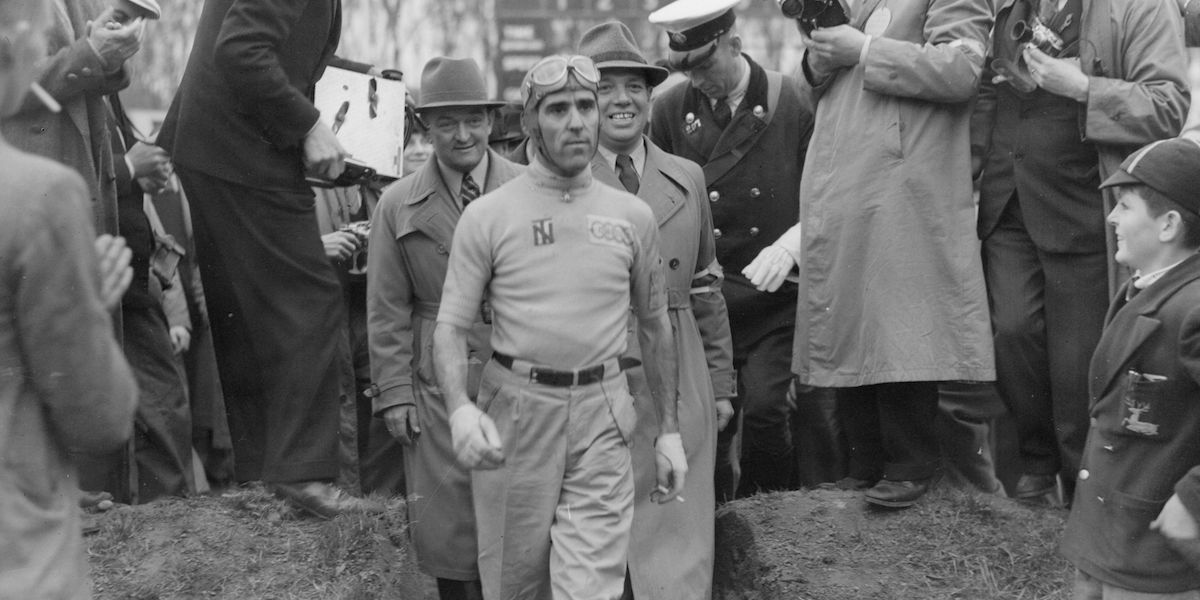 Tazio Nuvolari a Donington per il Gran Premio del Regno Unito (Fox Photos/Getty Images)