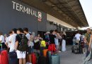 L'aeroporto di Catania sarà chiuso fino alle 6 del mattino di martedì a causa di un'eruzione dell'Etna