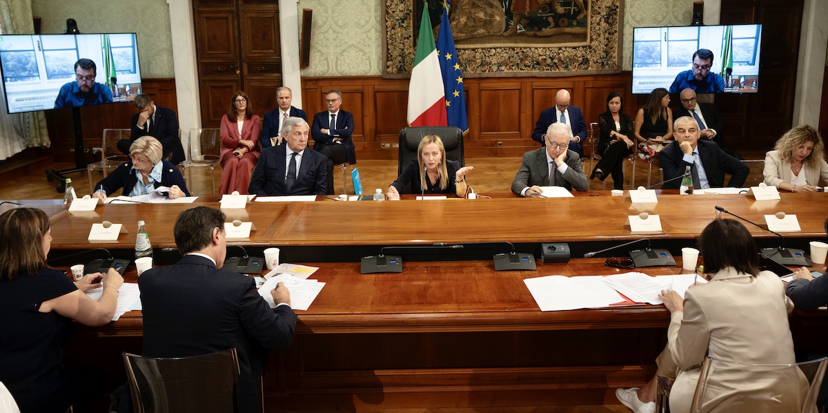 L'incontro tra il governo e le opposizioni a Palazzo Chigi (Filippo Attili/Palazzo Chigi/LaPresse)