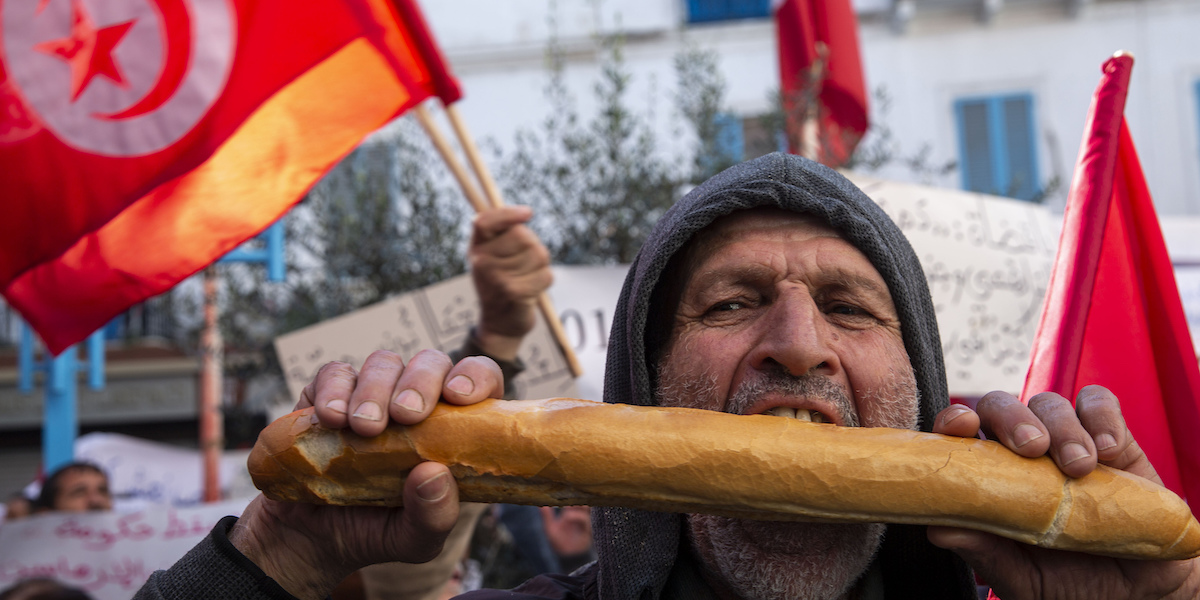 Una protesta in Tunisia nel 2020 (AP Photo/Hassene Dridi)
