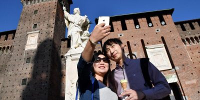 Sui social i turisti cinesi si scambiano storie di quando sono stati rapinati in Europa