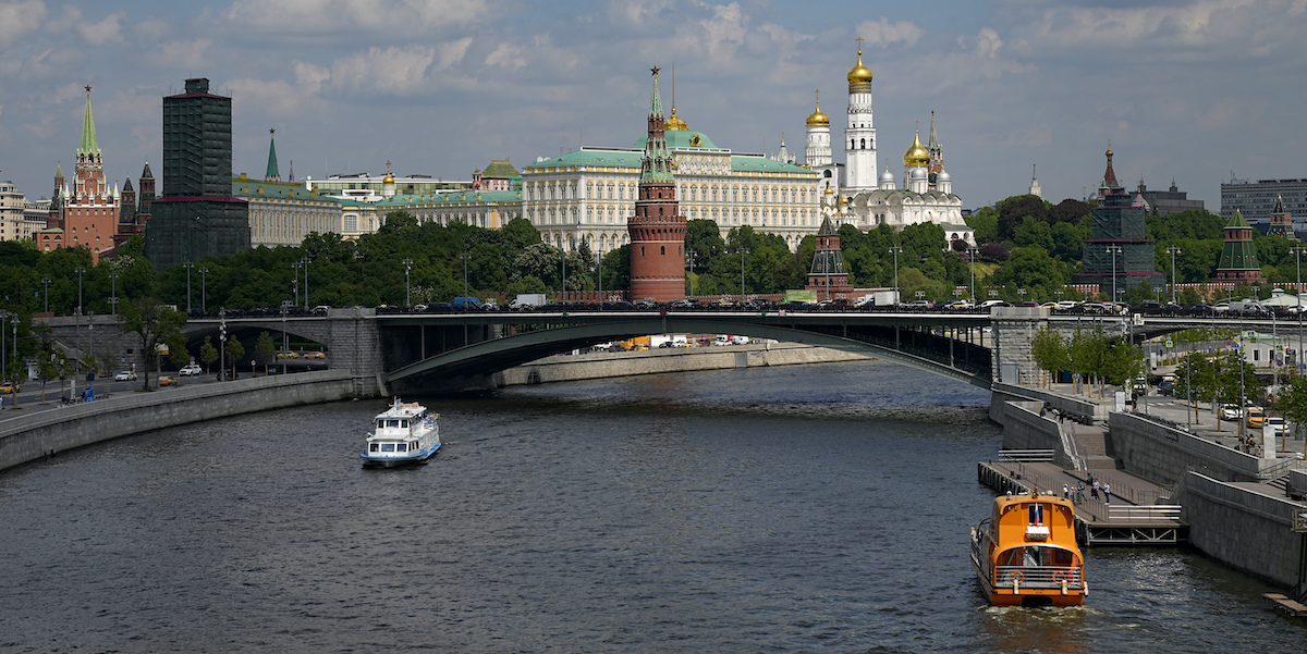 Il fiume Moscova (AP Photo/Alexander Zemlianichenko)