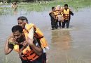 Più di 100mila persone sono state evacuate nel Punjab pakistano in seguito all'esondazione di un fiume