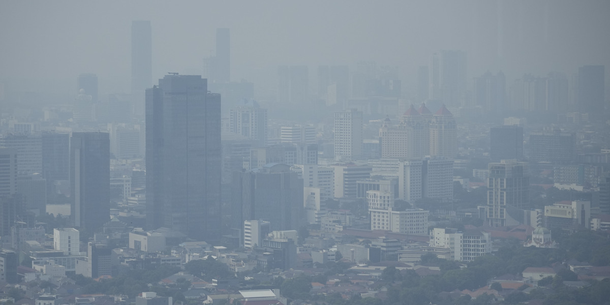 A Giacarta i dipendenti pubblici lavoreranno da remoto due mesi per ridurre lo smog