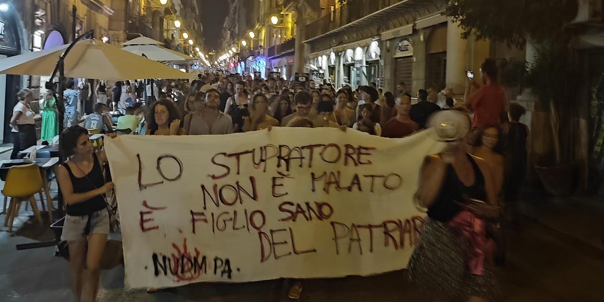 Una manifestazione contro la violenza di genere organizzata a Palermo dal movimento femminista “Non una di meno” 
(ANSA/Non una di meno + UFFICIO STAMPA)