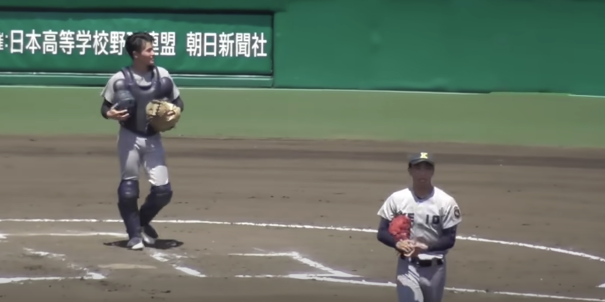 Due giocatori del liceo Keio di Yokohama durante il campionato nazionale il 21 agosto (YouTube)