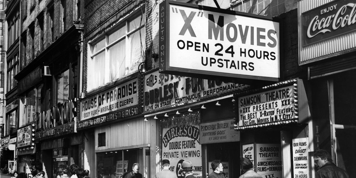 Un cinema porno a New York nel 1975 (Peter Keegan/Keystone/Getty Images)