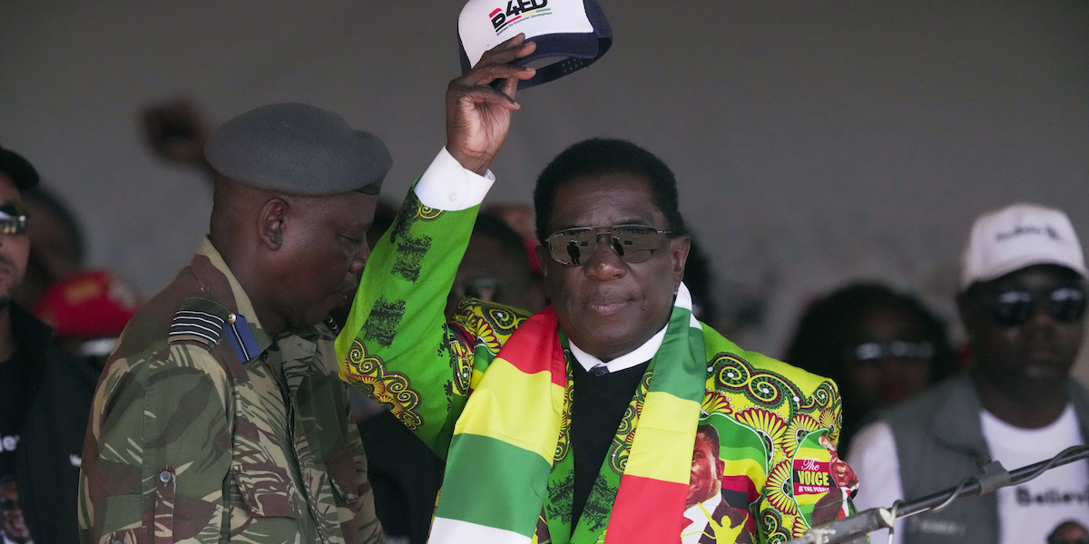 Il presidente dello Zimbabwe Emmerson Mnangagwa (AP Photo/Tsvangirayi Mukwazhi)