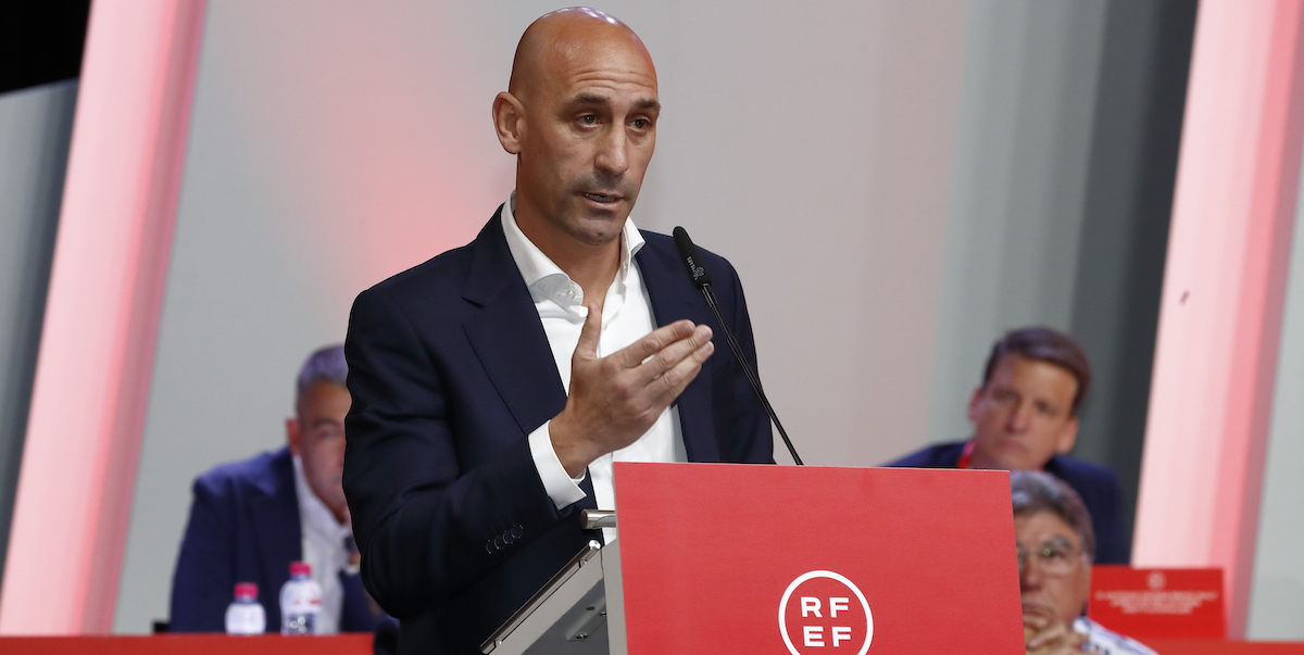 La procura nazionale spagnola ha avviato un’indagine preliminare sul presidente della Federcalcio Luis Rubiales