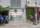 I violenti scontri fuori dall'ambasciata eritrea a Tel Aviv