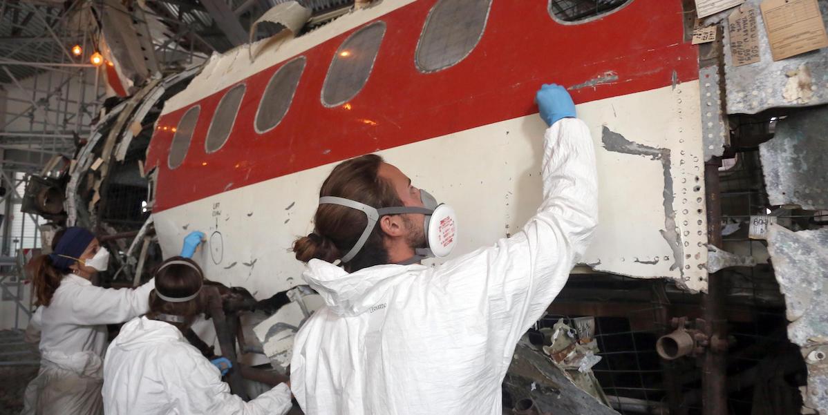 I resti dell'aereo di linea DC-9 della compagnia aerea italiana Itavia, Bologna, 12 ottobre 2018 (ANSA/GIORGIO BENVENUTI)