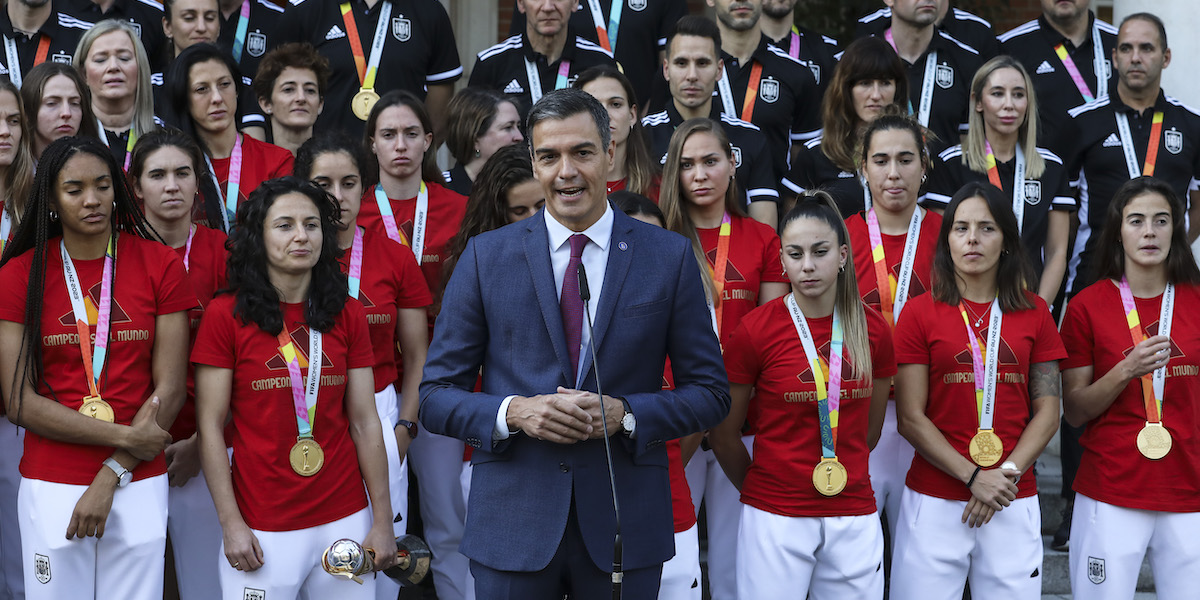 Il primo ministro spagnolo Pedro Sanchez al ricevimento della Spagna campione del mondo a Madrid (Pablo Blazquez Dominguez/Getty Images)