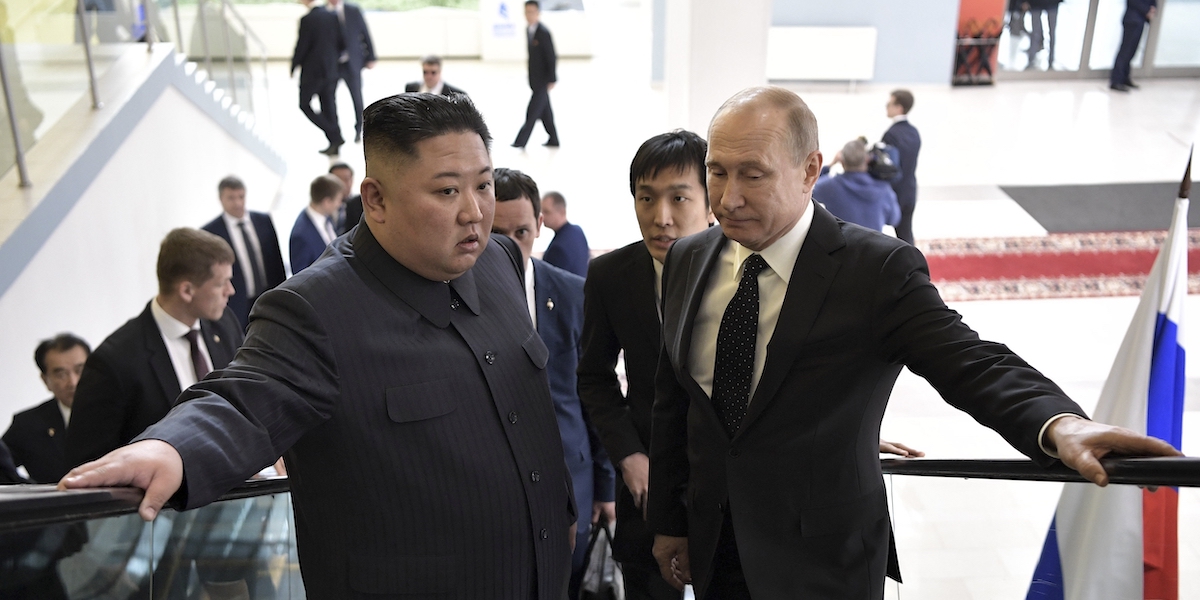 Vladimir Putin e Kim Jong Un durante l'incontro del 2019 (Alexei Nikolsky/Sputnik, Kremlin/Pool Photo via AP, File)