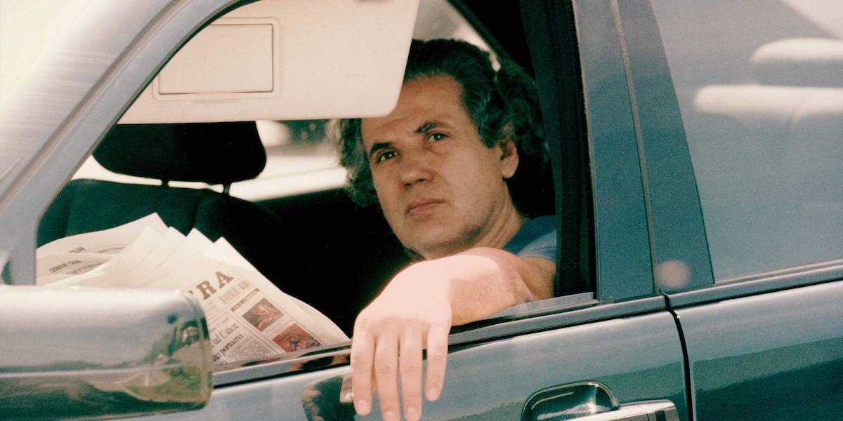 Una foto di Lucio Battisti in auto nel 1997 a Molteno. (A.Catalano / FARABOLAFOTO/Ansa)