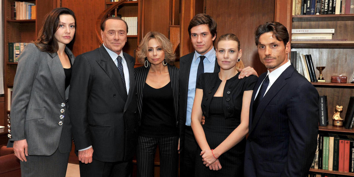 Una foto del 16 ottobre 2014 della famiglia Berlusconi: Eleonora, Silvio, Marina, Luigi, Barbara e Pier Silvio. (ANSA/LIVIO ANTICOLI/UFFICIO STAMPA )