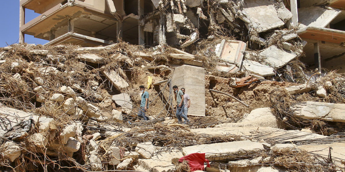 Le macerie a Derna (AP Photo/Yousef Murad)